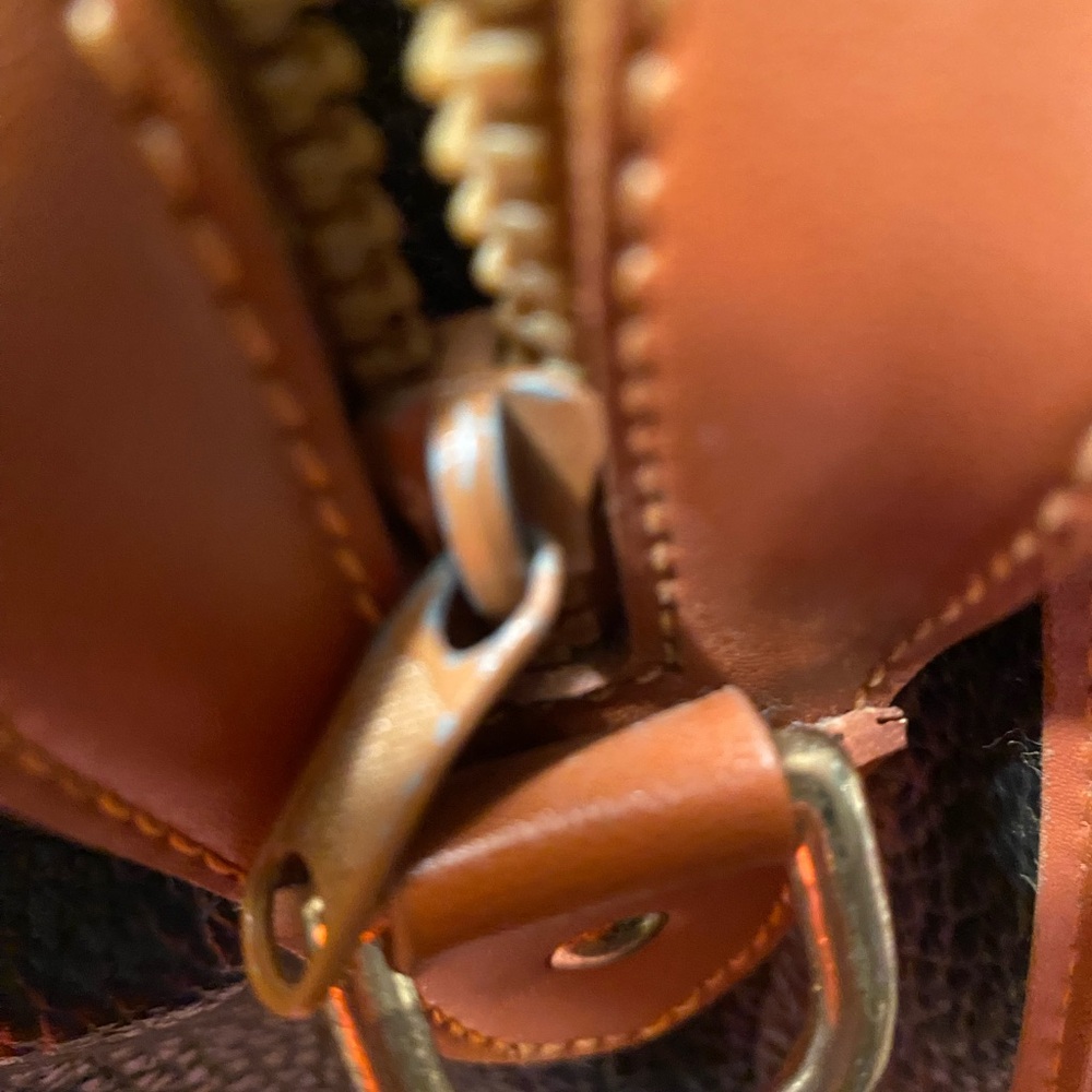 D&B Elegant Black and Tan Leather Handbag - Picture 14 of 15